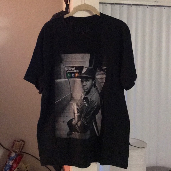 SOLD‼️ Ice cube T-shirt - Picture 2 of 3